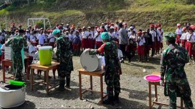 Program MBG di Papua, Didistribuskan dengan Heli dan Dimasak oleh 15 Prajurit TNI